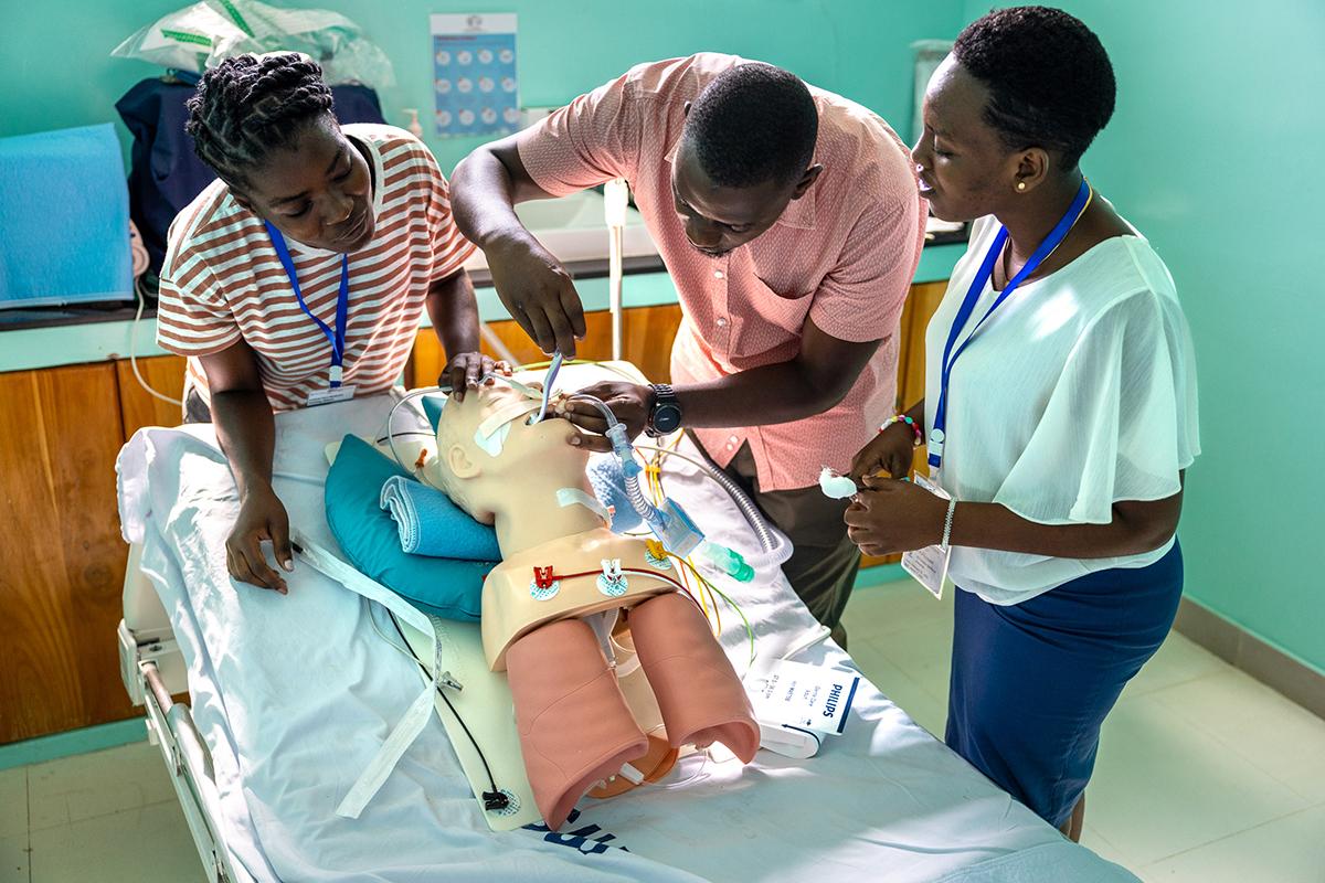 Tansania Joyce und Kollegen Schulung Puppe
