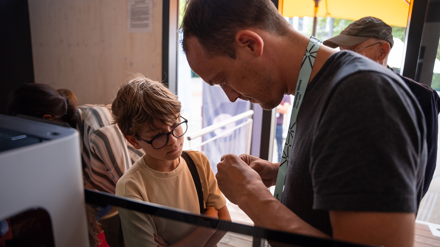 Aidan am Theaterplatz 